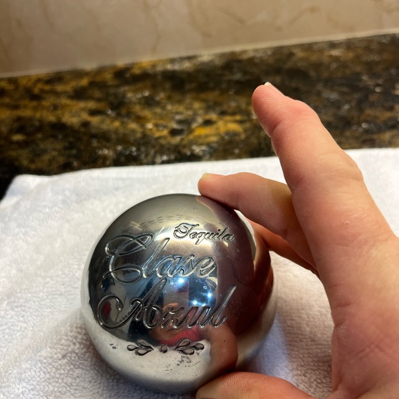 Clase Azul Reposado Tequila SET OF 2 ceramic EMPTY bottles. 1.75 L., EUC - Picture 6 of 11